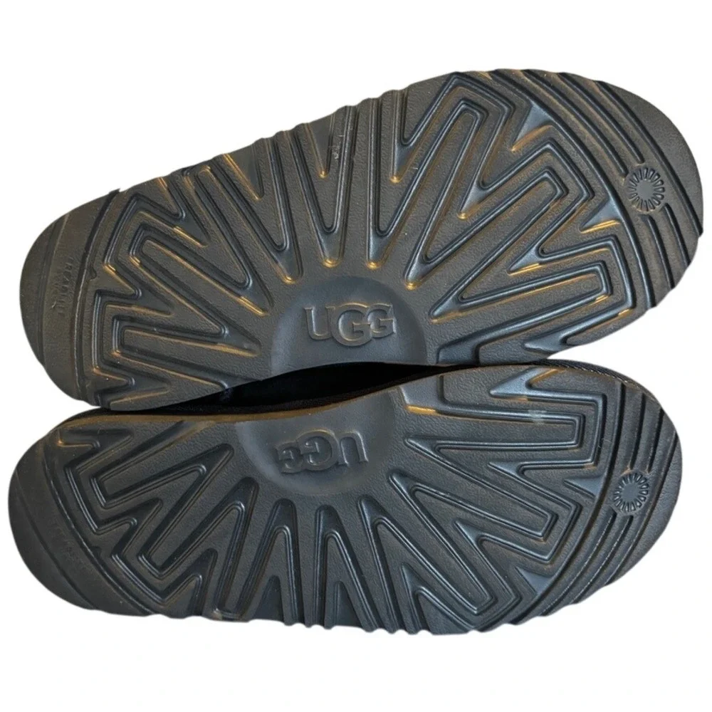 UGG Kids Classic Size 4‎ Short II Boots Black Suede Shearling 1017703K NEW